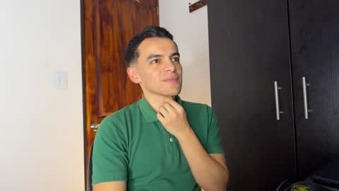 Snapshot of max_lancaster chatting on December 29, 2024, 2:17 am Max Lancaster online show from December 29, 2024, 2:17 am