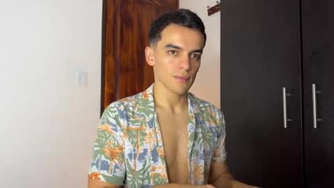 Snapshot of max_lancaster chatting on December 31, 2024, 10:23 pm Max Lancaster online show from December 31, 2024, 10:23 pm