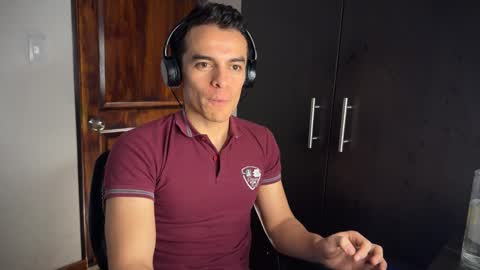 Snapshot of max_lancaster chatting on February 11, 2025, 12:17 am Max Lancaster online show from February 11, 2025, 12:17 am