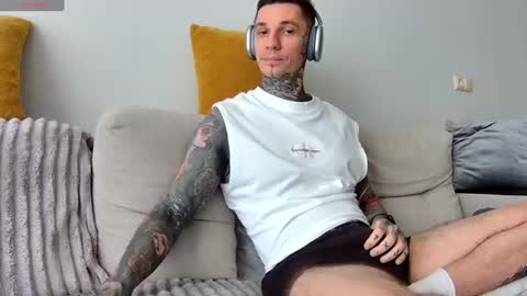 Snapshot of max_reaves chatting on July 24, 2026, 6:33 am online show from July 24, 2026, 6:33 am