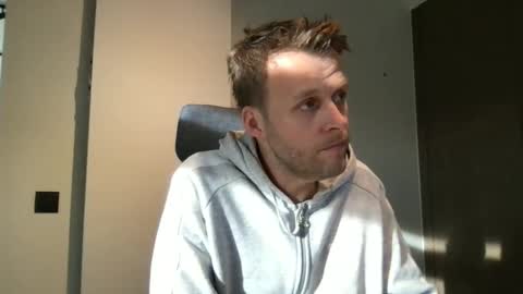 Max take off clothes online show from January 19, 2026, 10:08 am