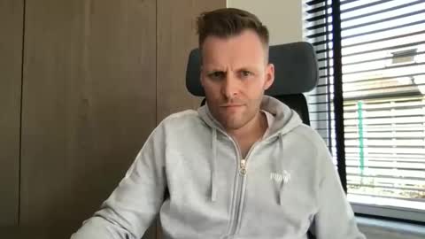 Max take off clothes online show from March 16, 2026, 1:26 pm