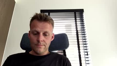 Snapshot of max_straight_1 chatting on June 5, 2026, 11:38 am Max take off clothes online show from June 5, 2026, 11:38 am