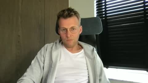 Snapshot of max_straight_1 chatting on June 8, 2026, 1:11 pm Max take off clothes online show from June 8, 2026, 1:11 pm