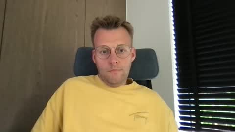 Snapshot of max_straight_1 chatting on June 9, 2026, 11:00 am Max take off clothes online show from June 9, 2026, 11:00 am