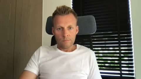 Snapshot of max_straight_1 chatting on July 23, 2026, 9:51 am Max take off clothes online show from July 23, 2026, 9:51 am