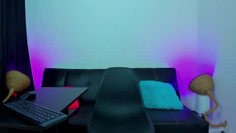 MAX     online show from November 9, 2025, 6:17 pm