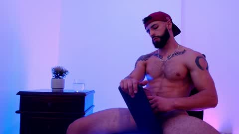 max_xl_ online show from February 20, 2025, 4:03 pm