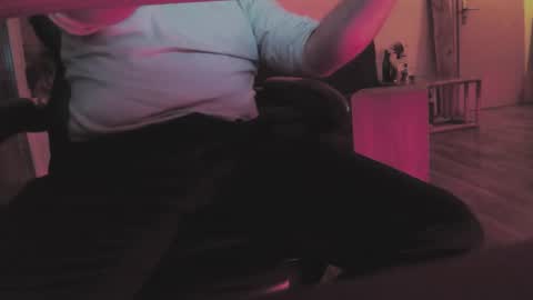 maxcamlove online show from February 22, 2026, 8:57 am