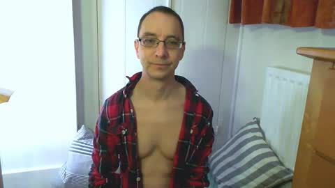 Max Davies online show from December 15, 2025, 10:52 am