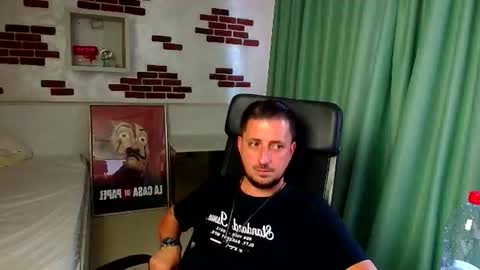 Snapshot of maxenbrand chatting on June 20, 2026, 10:07 am MaxenBrand online show from June 20, 2026, 10:07 am