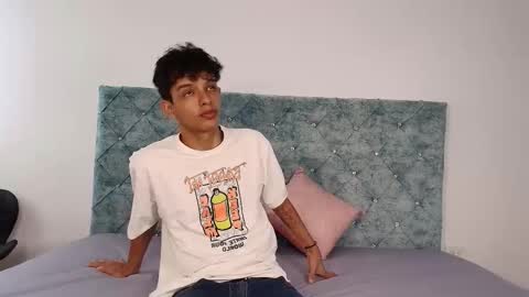 M A X F R O S T   online show from December 19, 2025, 7:21 pm