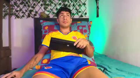 Snapshot of maxi_and_evan chatting on June 25, 2026, 11:26 am maxi_and_evan online show from June 25, 2026, 11:26 am