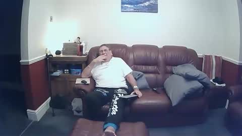 MAX online show from October 21, 2025, 10:10 pm