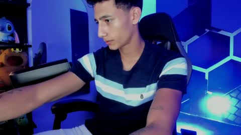 Snapshot of maximo_romano chatting on July 27, 2026, 7:43 pm Maximo online show from July 27, 2026, 7:43 pm