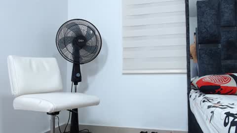 Snapshot of maximo_sebastian chatting on December 23, 2024, 1:40 am Maximo Sebastian online show from December 23, 2024, 1:40 am