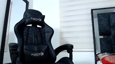 Snapshot of maximo_sebastian chatting on February 10, 2025, 1:57 am Maximo Sebastian online show from February 10, 2025, 1:57 am