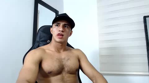 Snapshot of maximo_sebastian chatting on February 14, 2025, 1:56 am Maximo Sebastian online show from February 14, 2025, 1:56 am