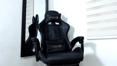 Snapshot of maximo_sebastian chatting on December 1, 2025, 2:05 am Maximo Sebastian online show from December 1, 2025, 2:05 am