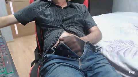 maximus3334 online show from September 19, 2025, 11:22 am