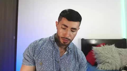 Independent Model online show from April 17, 2026, 3:42 am