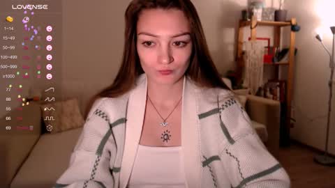 Maxine online show from November 17, 2025, 1:28 pm