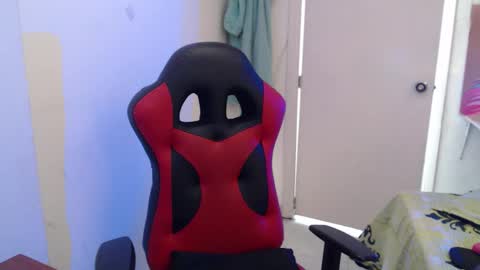 maxinesex_ online show from March 4, 2026, 1:50 pm