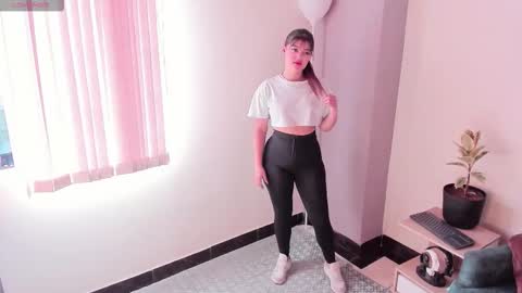 Snapshot of maxinnevance chatting on September 15, 2025, 7:36 pm You can call me Max online show from September 15, 2025, 7:36 pm