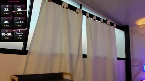 Maxi Rogers online show from November 12, 2025, 11:54 am