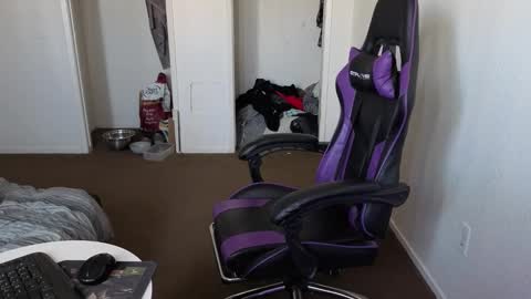 Snapshot of maxishere000 chatting on October 20, 2025, 9:59 pm IG online show from October 20, 2025, 9:59 pm