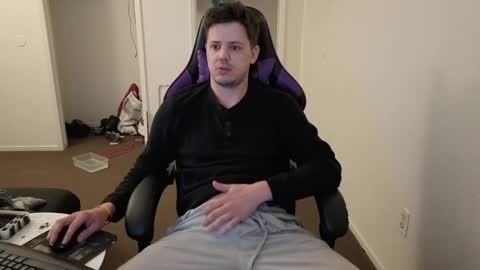 Snapshot of maxishere000 chatting on November 27, 2025, 9:33 am IG online show from November 27, 2025, 9:33 am