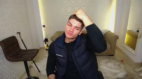 MaxKaiden online show from November 4, 2025, 5:28 am