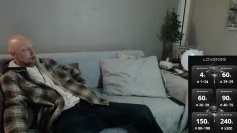 MaxRouger online show from November 26, 2025, 6:31 pm