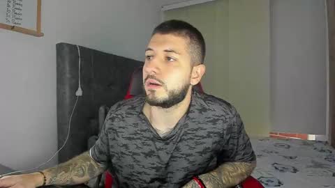 maxvibe_ online show from October 29, 2025, 10:44 pm