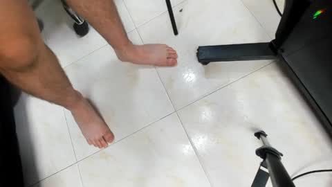 maxvolturi_ online show from April 21, 2026, 2:51 am