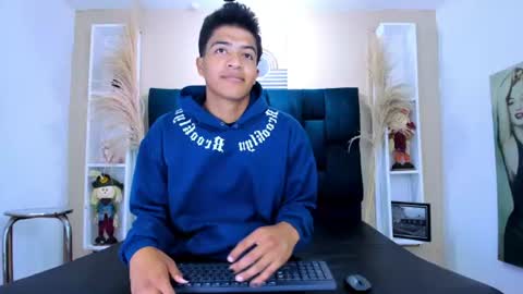 Max Wyatt online show from June 18, 2026, 11:25 am
