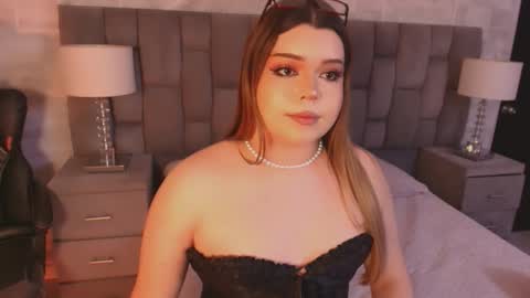 Maxine Minx online show from November 8, 2025, 9:42 am