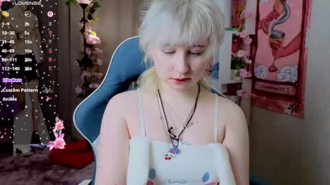 Snapshot of may_leaf chatting on March 1, 2026, 5:53 am Mary online show from March 1, 2026, 5:53 am