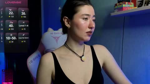 may_may_moon online show from April 30, 2026, 2:23 pm