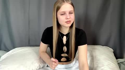 Luna  Mira online show from March 28, 2026, 6:02 am