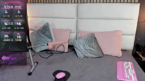 Snapshot of mayarusell01 chatting on January 15, 2025, 4:00 pm Nicolle Ruselle Hello my lovely schedule for great fun from 630 am and end 800 pm Colombian time I wait for you online show from January 15, 2025, 4:00 pm