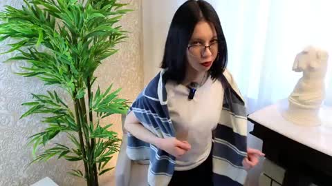 Snapshot of maybellas chatting on February 16, 2025, 8:21 am Angie online show from February 16, 2025, 8:21 am