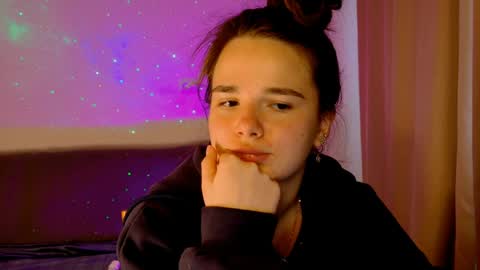 Snapshot of maybloom_ chatting on May 11, 2026, 2:45 pm maybloom_ online show from May 11, 2026, 2:45 pm
