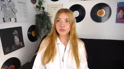 Snapshot of maylinskye chatting on July 21, 2026, 8:55 pm Maylin Skye online show from July 21, 2026, 8:55 pm
