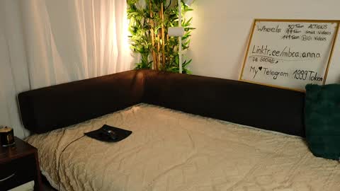 Anna       IG mbca anna  online show from January 11, 2025, 5:40 pm