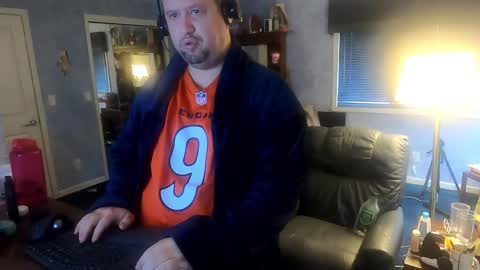 Snapshot of mckhero chatting on December 17, 2024, 5:04 pm Sean online show from December 17, 2024, 5:04 pm