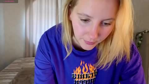 Snapshot of me1issa_bell chatting on May 5, 2026, 1:24 am Melissa online show from May 5, 2026, 1:24 am