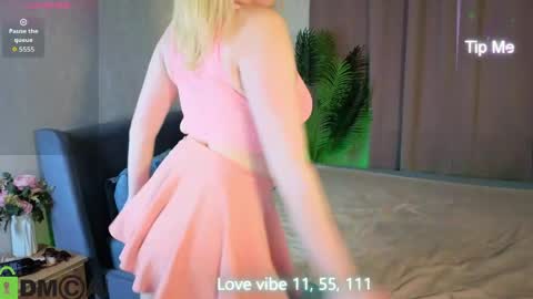 Snapshot of me1issa_bell chatting on May 26, 2026, 1:34 am Melissa online show from May 26, 2026, 1:34 am