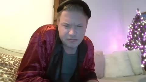 me2283 online show from December 10, 2024, 3:30 am