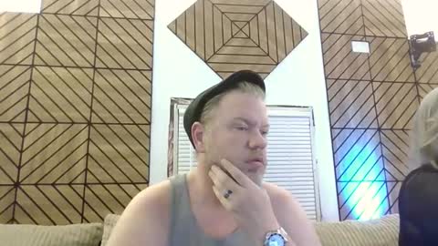Snapshot of me2283 chatting on May 4, 2026, 2:07 am me2283 online show from May 4, 2026, 2:07 am